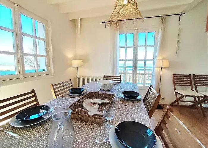 Bellevue - Anglo-norman Seafront House Willa