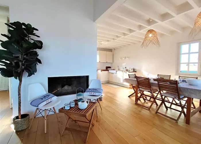 Bellevue - Anglo-norman Seafront House