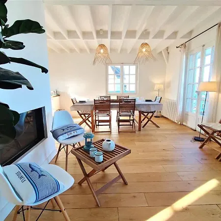 Bellevue - Anglo-norman Seafront House