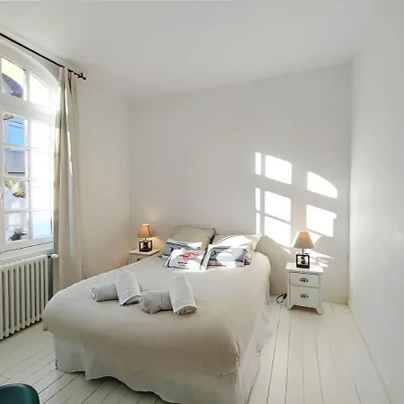 Bellevue - Anglo-norman Seafront House *