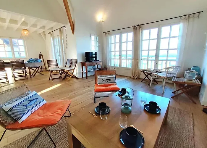 Villa Bellevue - Anglo-norman Seafront House *