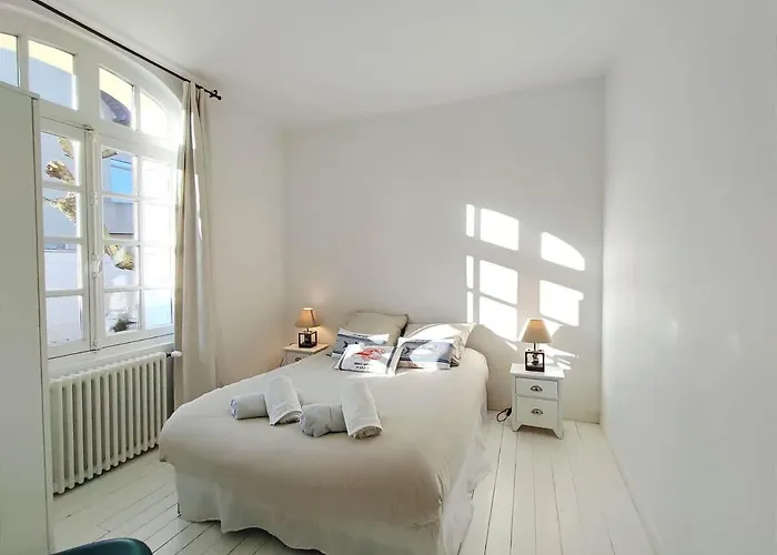 Bellevue - Anglo-norman Seafront House *